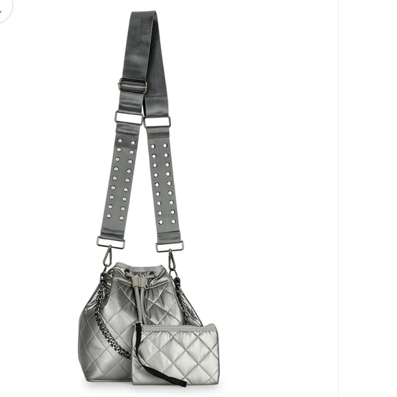 LINDSEY IRON PUFFER BUCKET BAG - Picture 1 of 7